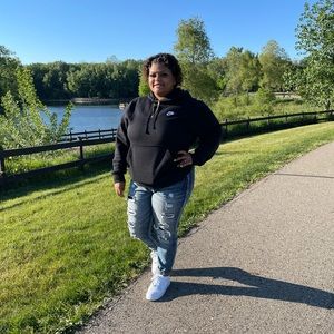 Meet your Posher, Leydi